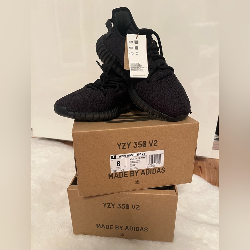 Male  Yeezy Boost 350 V2 size 8 ( men ) New‎